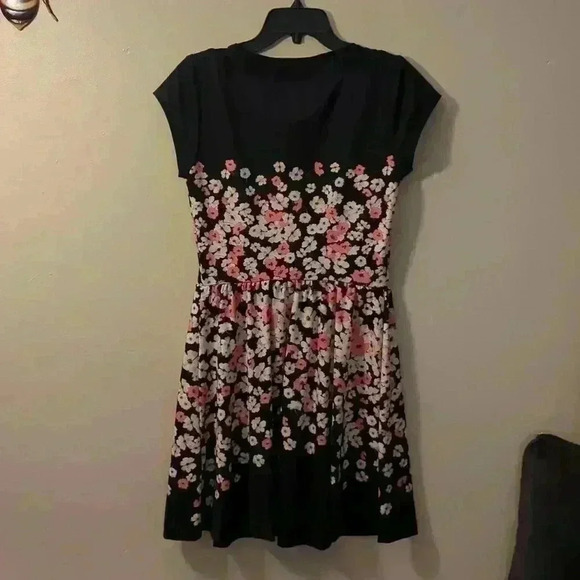 Lauren Conrad, size 8, pink flowers on black - Picture 4 of 4
